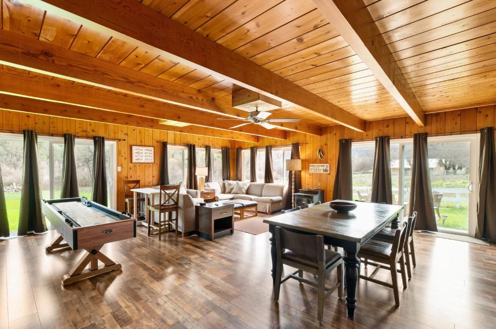 Indian Creek Lodge